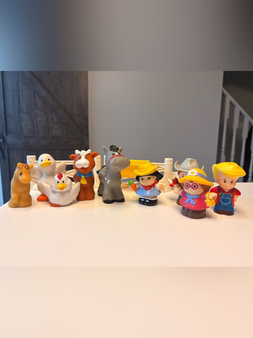 Fisher Price Little People Farm Animal, people 
& fence lot